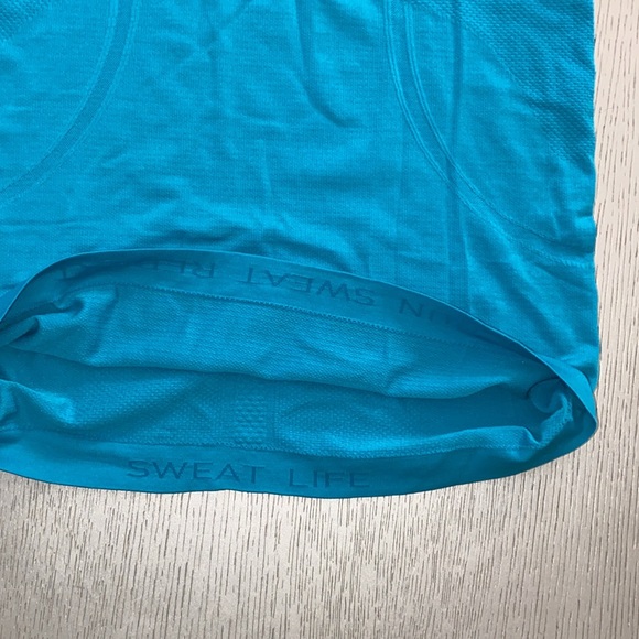 Lululemon shirt - Picture 3 of 4